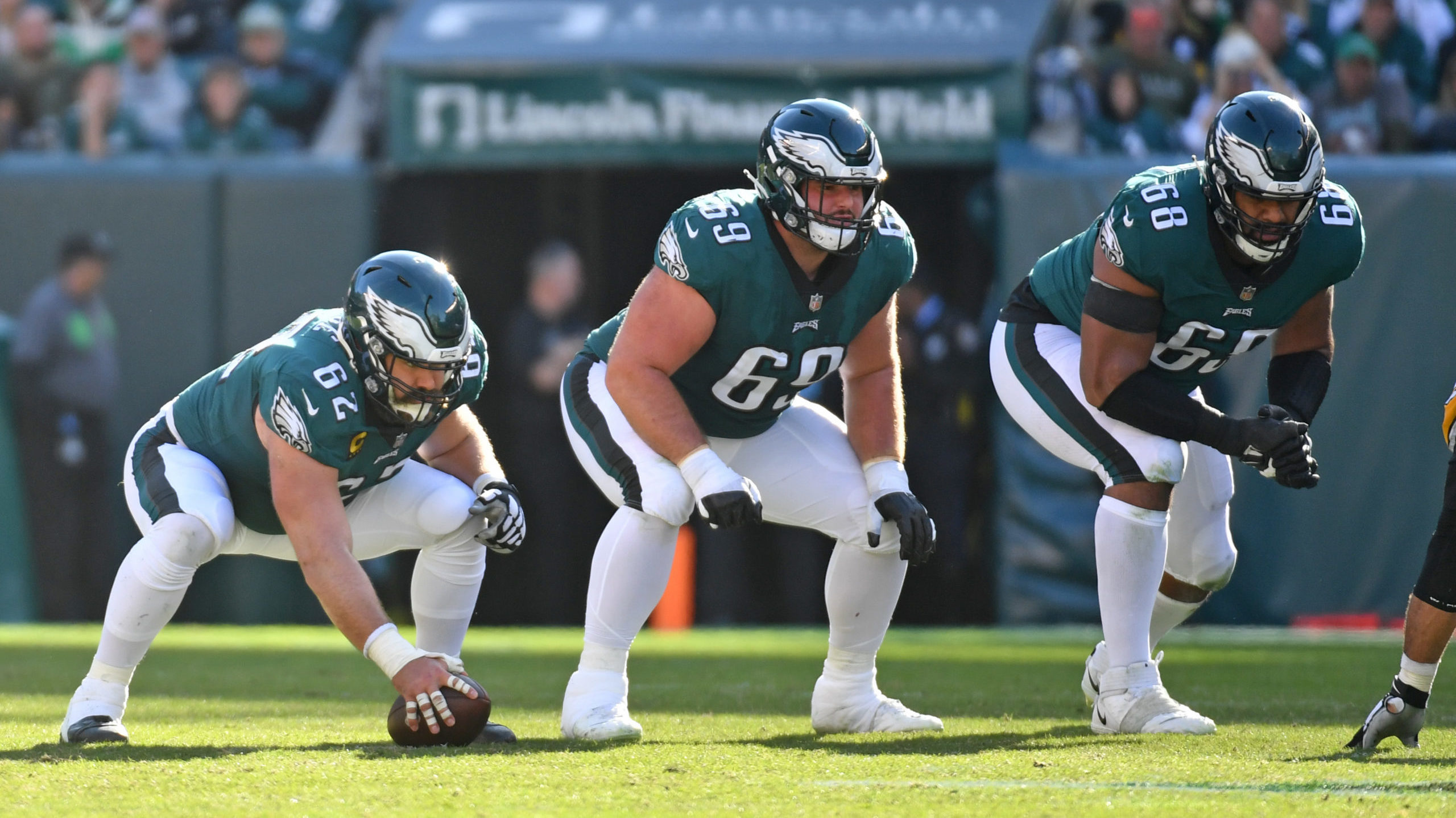 Eagles' NFL-Best Offensive Line Drives 'Old-School' Running Game