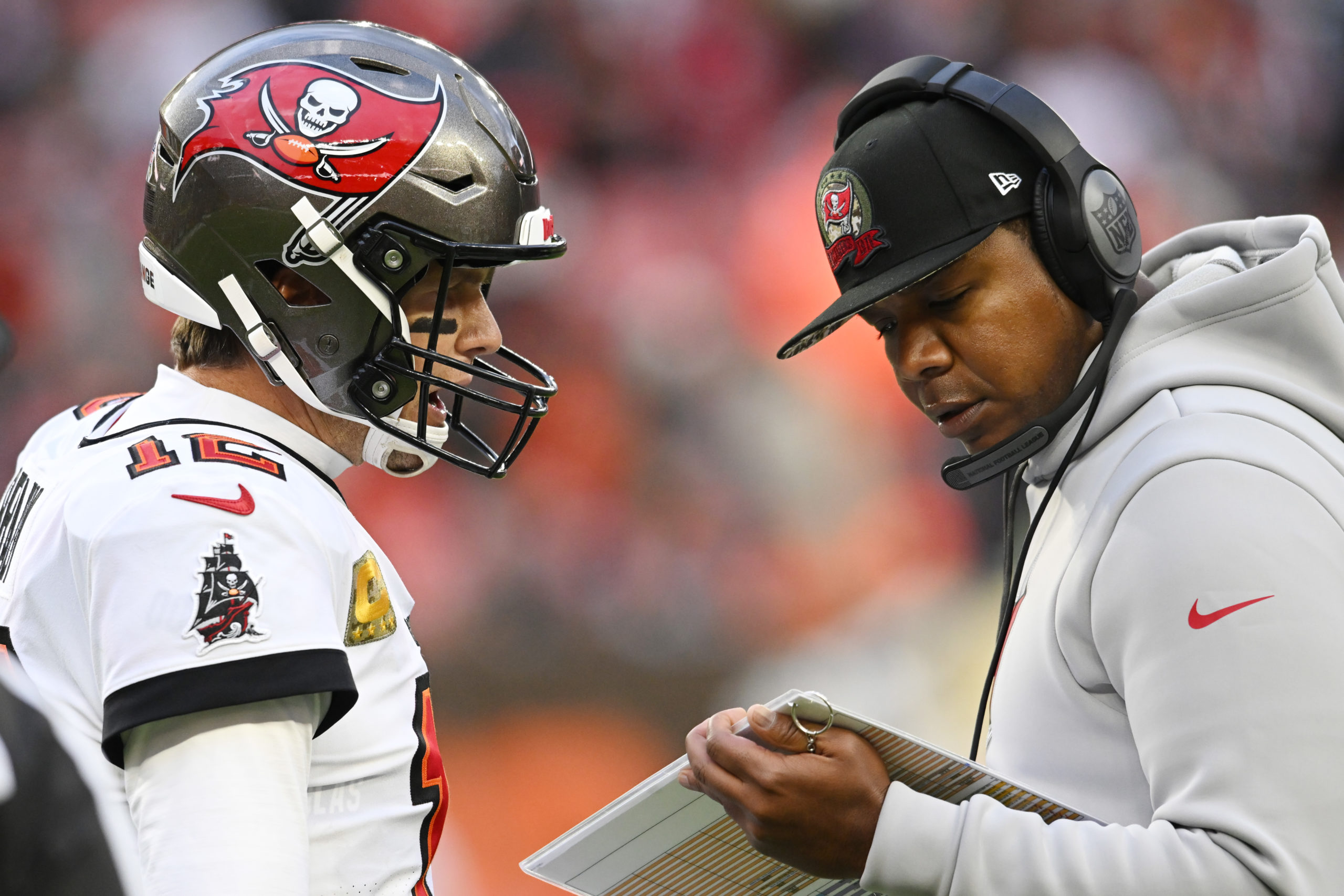 Leftwich helping Brady transform potent Buccaneers offense