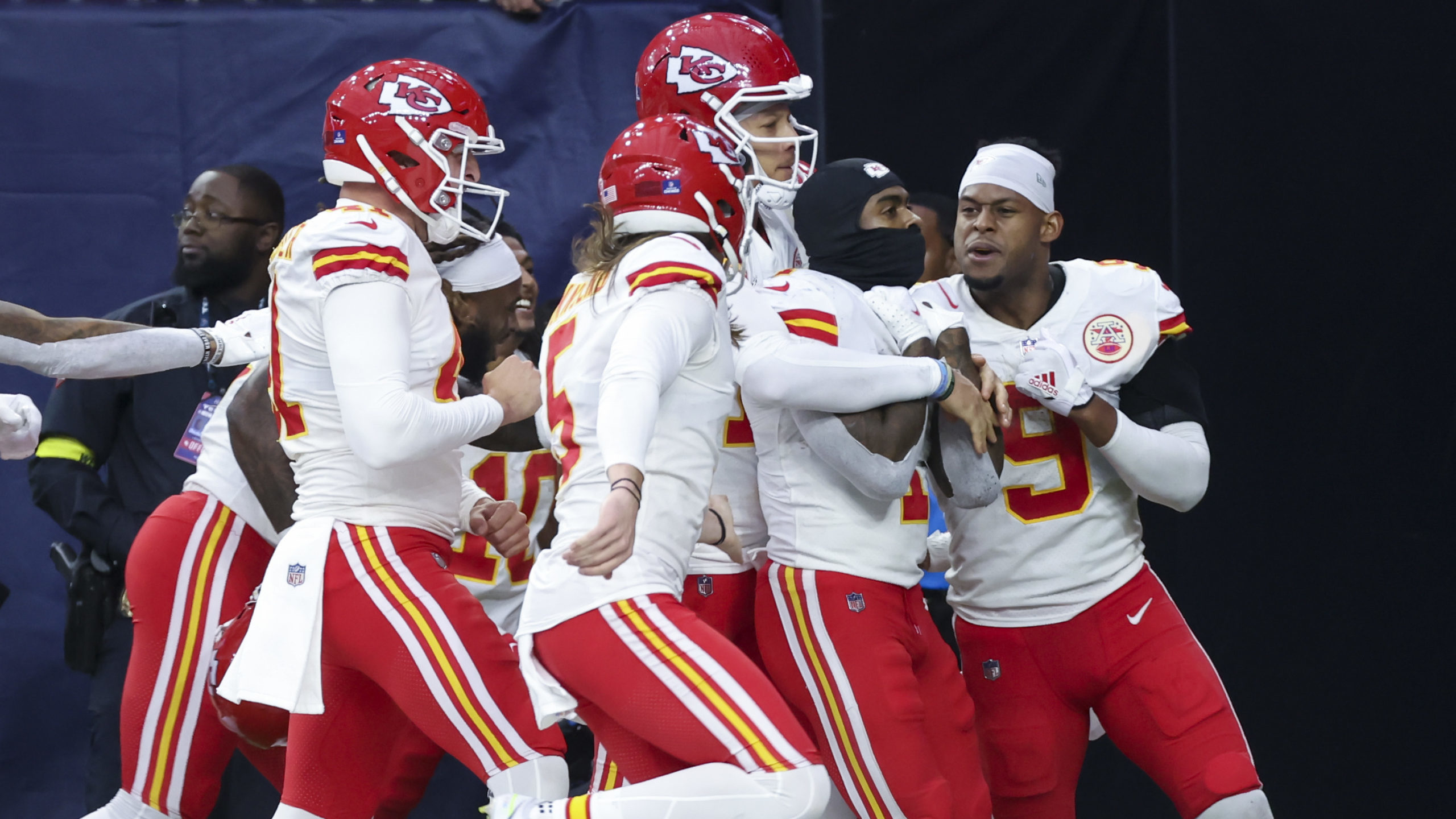 Chiefs clinch seventh straight AFC West title