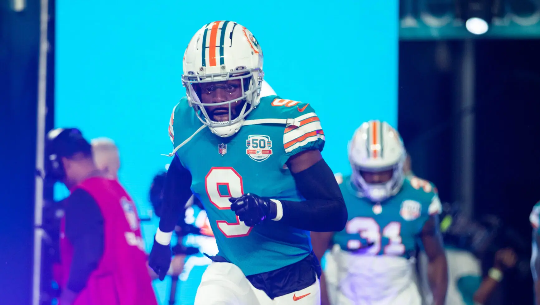 Dolphins make WR Greg Jennings a cap casualty 