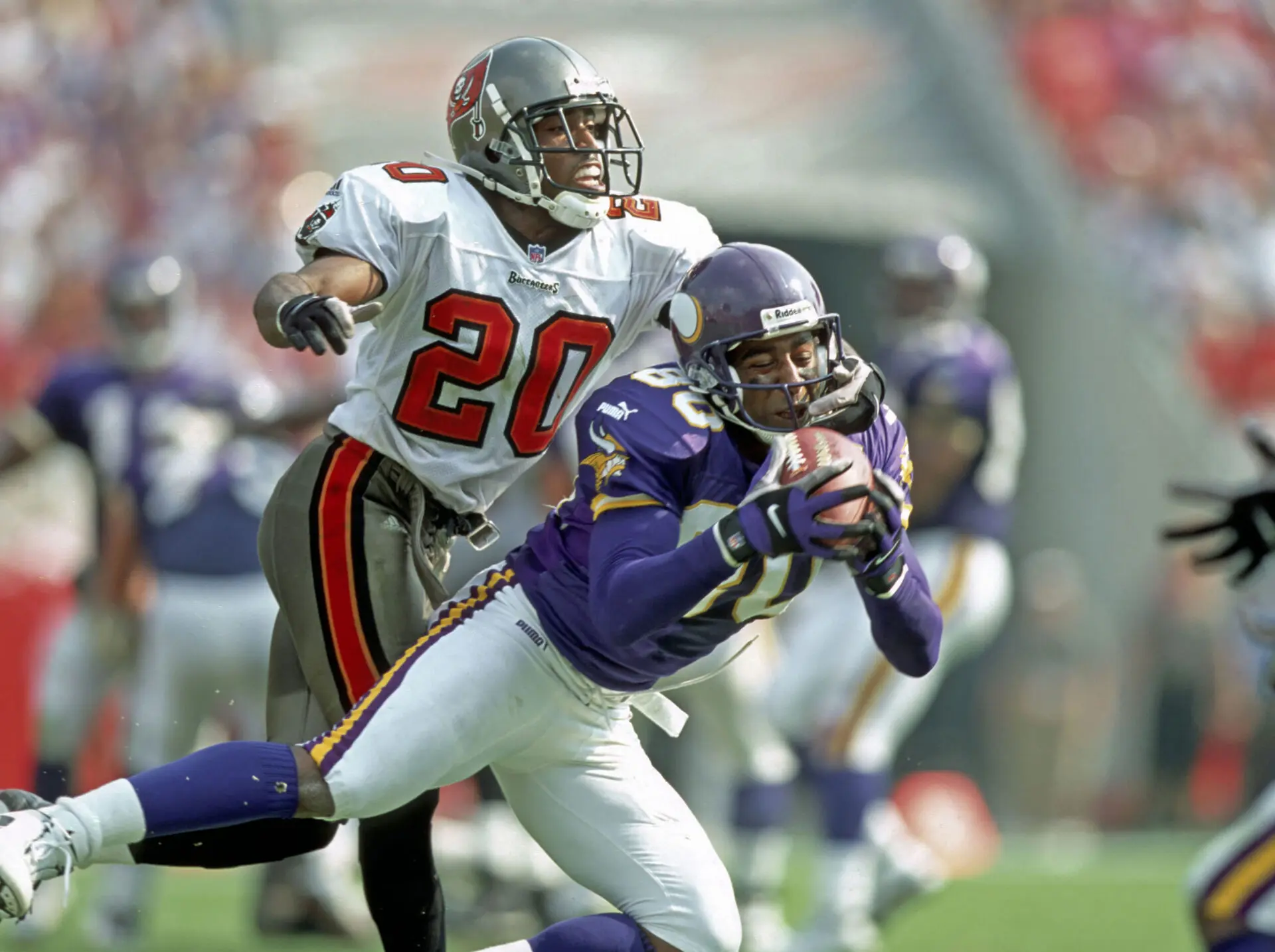 Minnesota Vikings - Cris Carter with a one-handed catch against