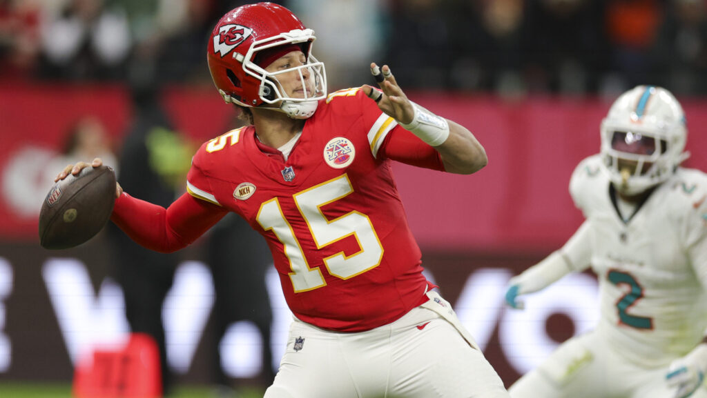 Patrick Mahomes attempts a pass vs. Miami Dolphins