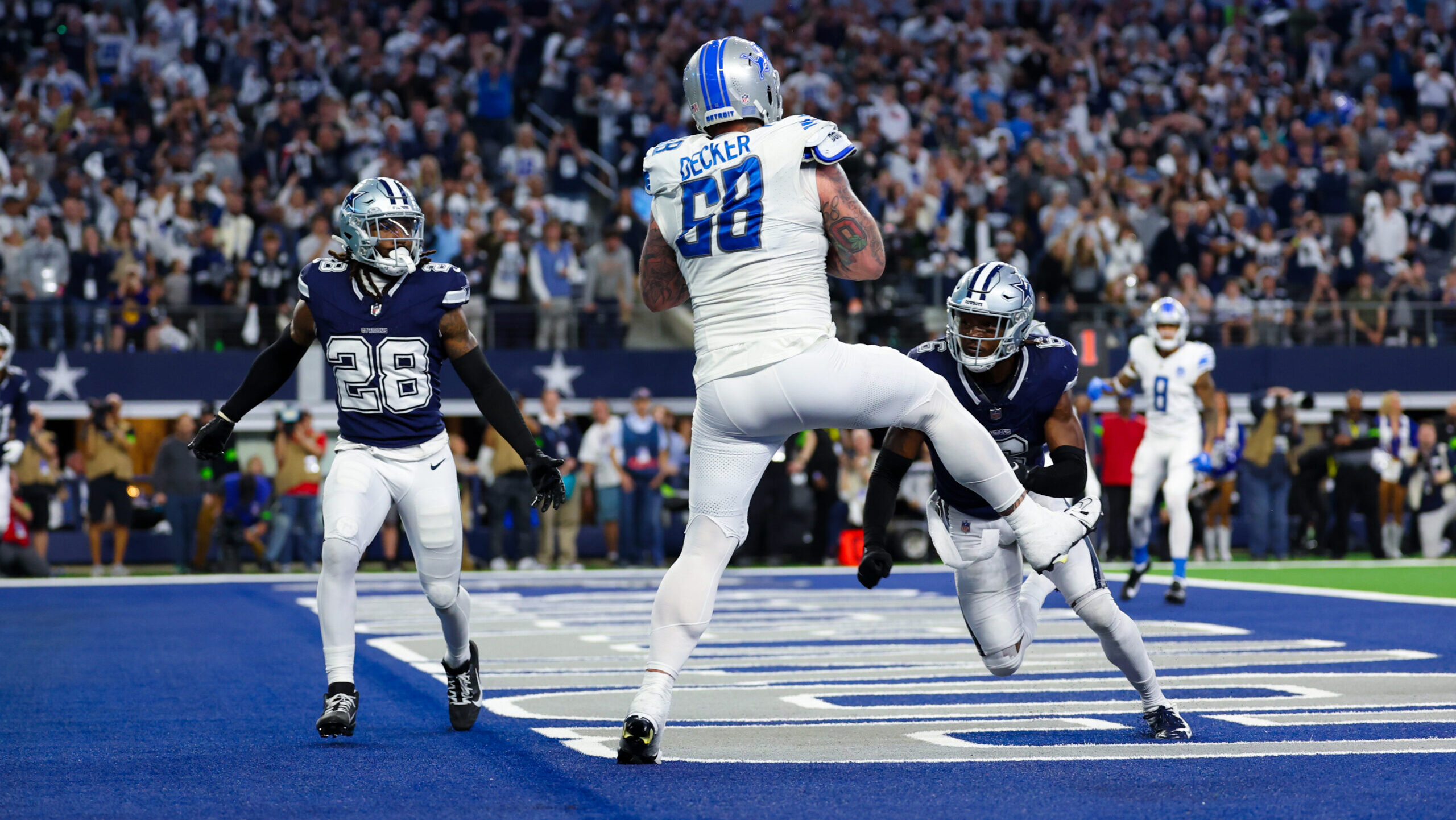 Taylor Decker catches a touchdown pass