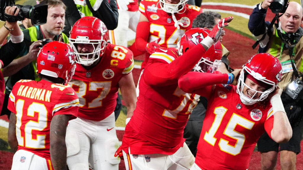 Chiefs players celebrate after Super Bowl winning touchdown