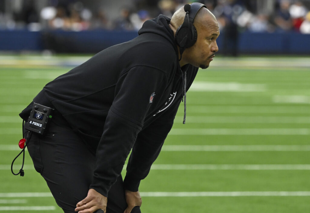 Las Vegas Raiders head coach Antonio Pierce