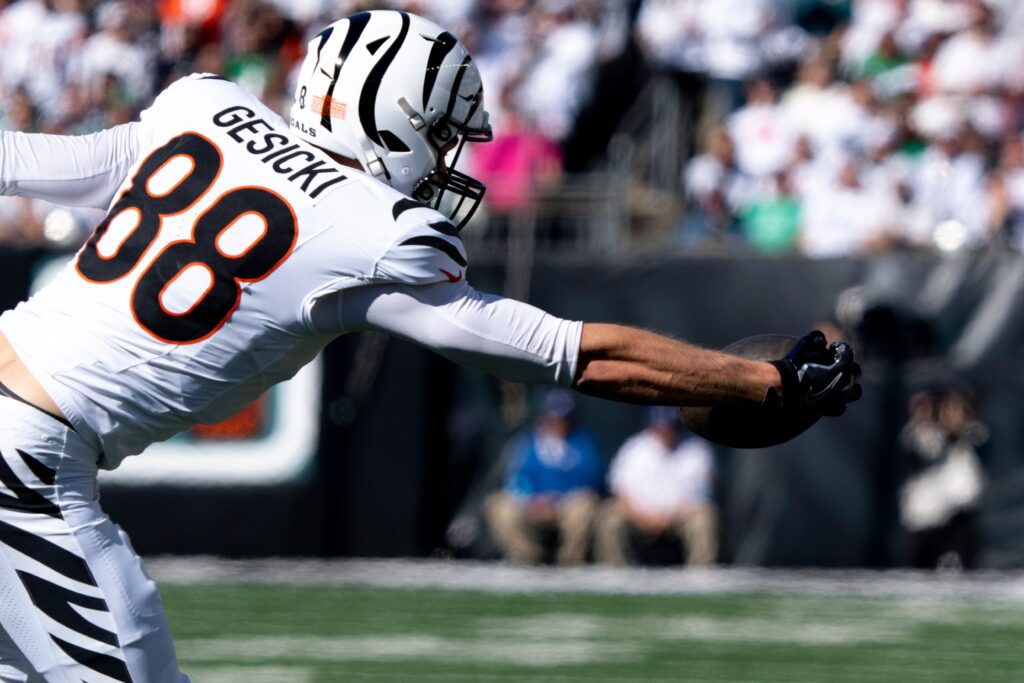 Cincinnati Bengals tight end Mike Gesicki makes a one-handed catch for a first down in the second quarter of the NFL game against the Philadelphia Eagles at Paycor Stadium.