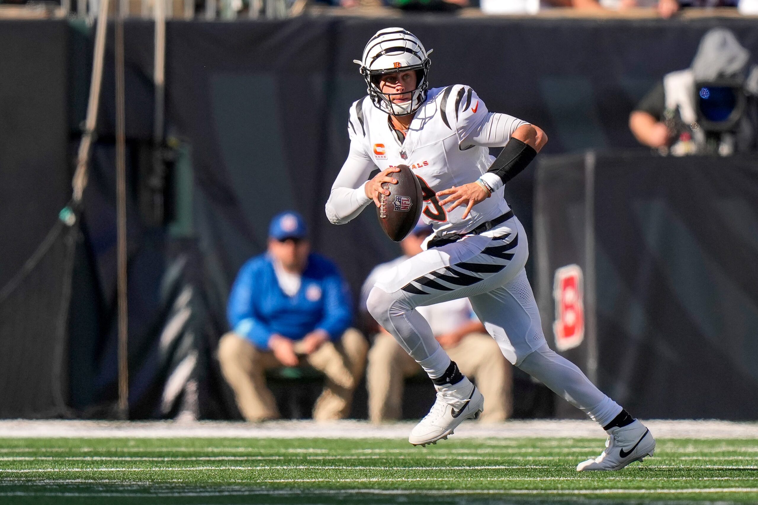 Cincinnati Bengals quarterback Joe Burrow scrambles during the Week 8 game against the Philadelphia Eagles