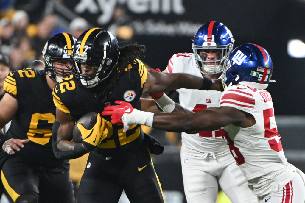 Pittsburgh Steelers running back Najee Harris (22) breaks a tackle attempt by New York Giants linebacker Bobby Okereke during the first quarter at Acrisure Stadium. 