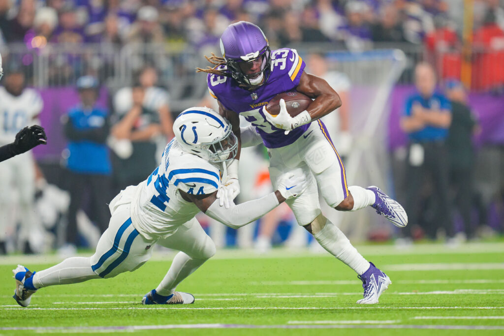 Minnesota Vikings running back Aaron Jones runs with the ball against the Indianapolis Colts linebacker Zaire Franklin in the first quarter at U.S. Bank Stadium.