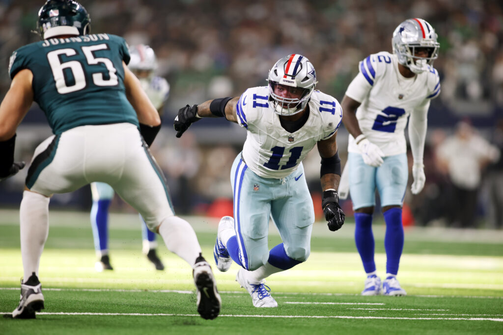 Dallas Cowboys linebacker Micah Parsons rushes the passer in the game against the Philadelphia Eagles at AT&T Stadium. 