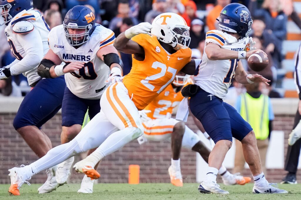 Tennessee defensive lineman James Pearce Jr. (27) sacks UTEP quarterback JP Pickles (19) during a college football game between Tennessee and UTEP at Neyland Stadium in Knoxville, Tenn.