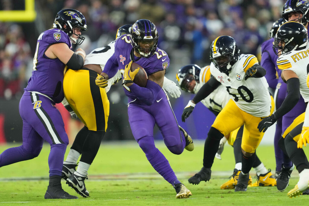 Baltimore Ravens running back Derrick Henry (22) runs for a gain against the Pittsburgh Steelers in the first quarter at M&T Bank Stadium.