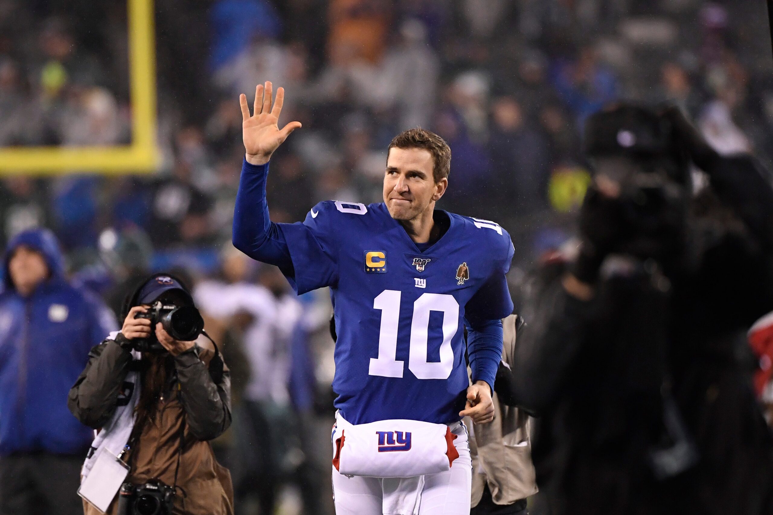 New York Giants quarterback Eli Manning (10) waves to the fans as he exits the field at MetLife Stadium for possibly the last time in his career.