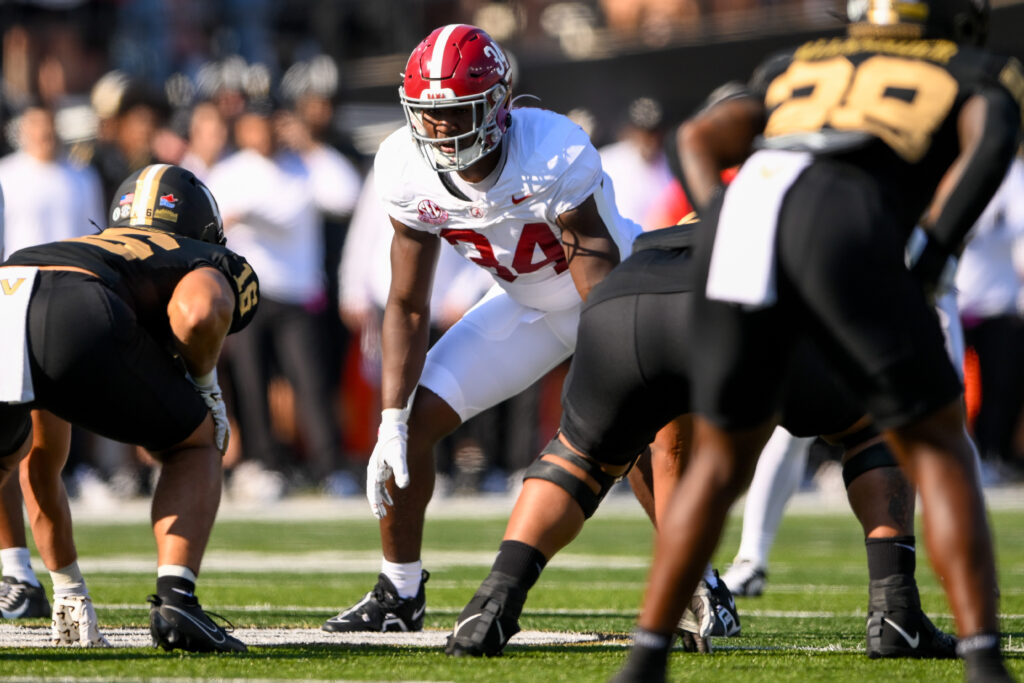 Alabama Crimson Tide linebacker Que Robinson (34) sneaks a peek into the backfield against the Vanderbilt Commodores during the first half  at FirstBank Stadium. 