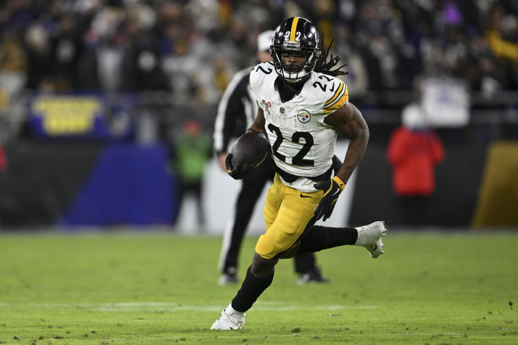 Pittsburgh Steelers running back Najee Harris (22) rushes during the second half against the Baltimore Ravens at M&T Bank Stadium.