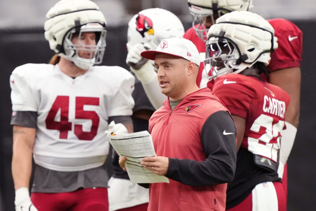 Arizona Cardinals offensive coordinator Drew Petzing talks to his players during training camp at State Farm Stadium in Glendale, Ariz.