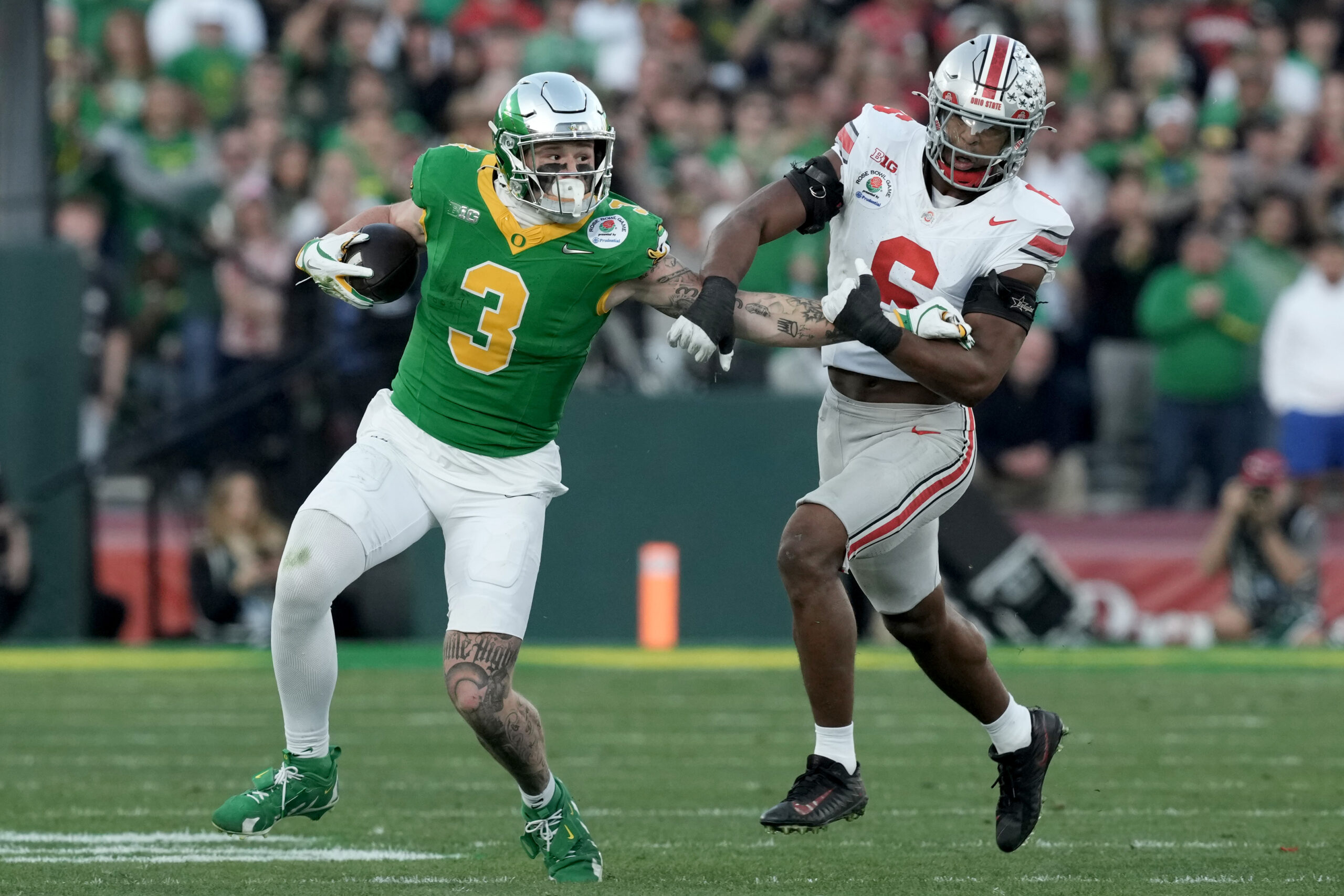 Oregon Ducks tight end Terrance Ferguson (3) runs against Ohio State Buckeyes safety Sonny Styles (6) in the third quarter in the 2025 Rose Bowl college football quarterfinal game at Rose Bowl Stadium.