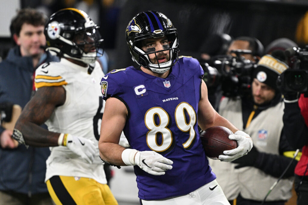 Baltimore Ravens tight end Mark Andrews (89) against the Pittsburgh Steelers in the second quarter in an AFC wild card game at M&T Bank Stadium.